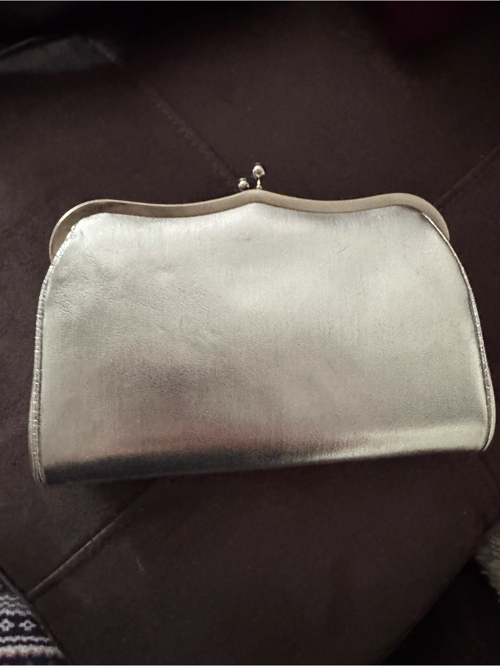Ande Silver Metallic Kiss-Lock Clutch - Picture 5 of 6